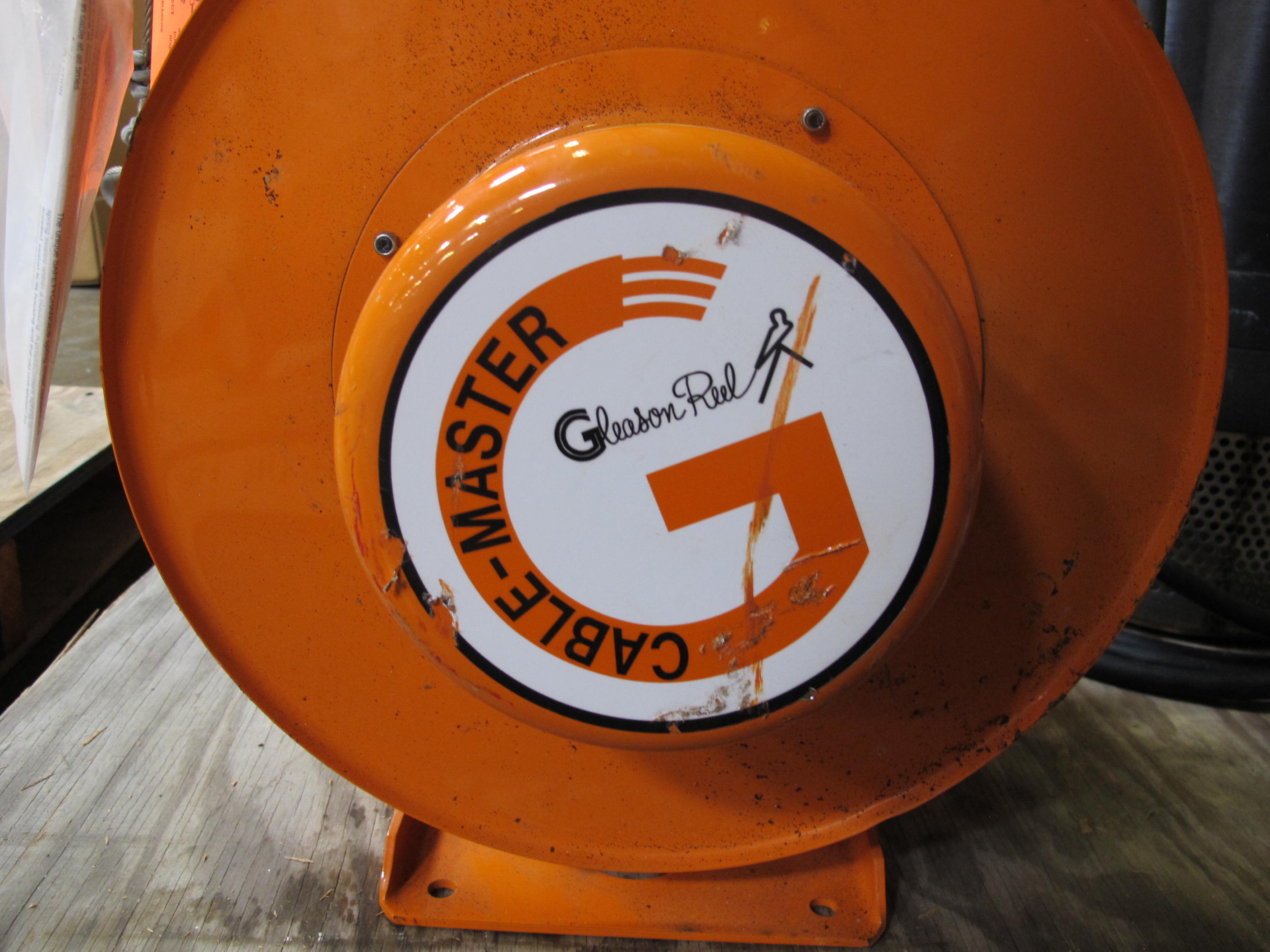 (2) HUBBELL CABLEMASTER, SPRING OPERATED ELECTRIC CABLE REELS. LOADING & HANDLING FEE $15-4042